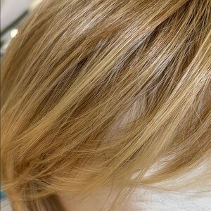 Elegant Honey Blonde Bob Wig